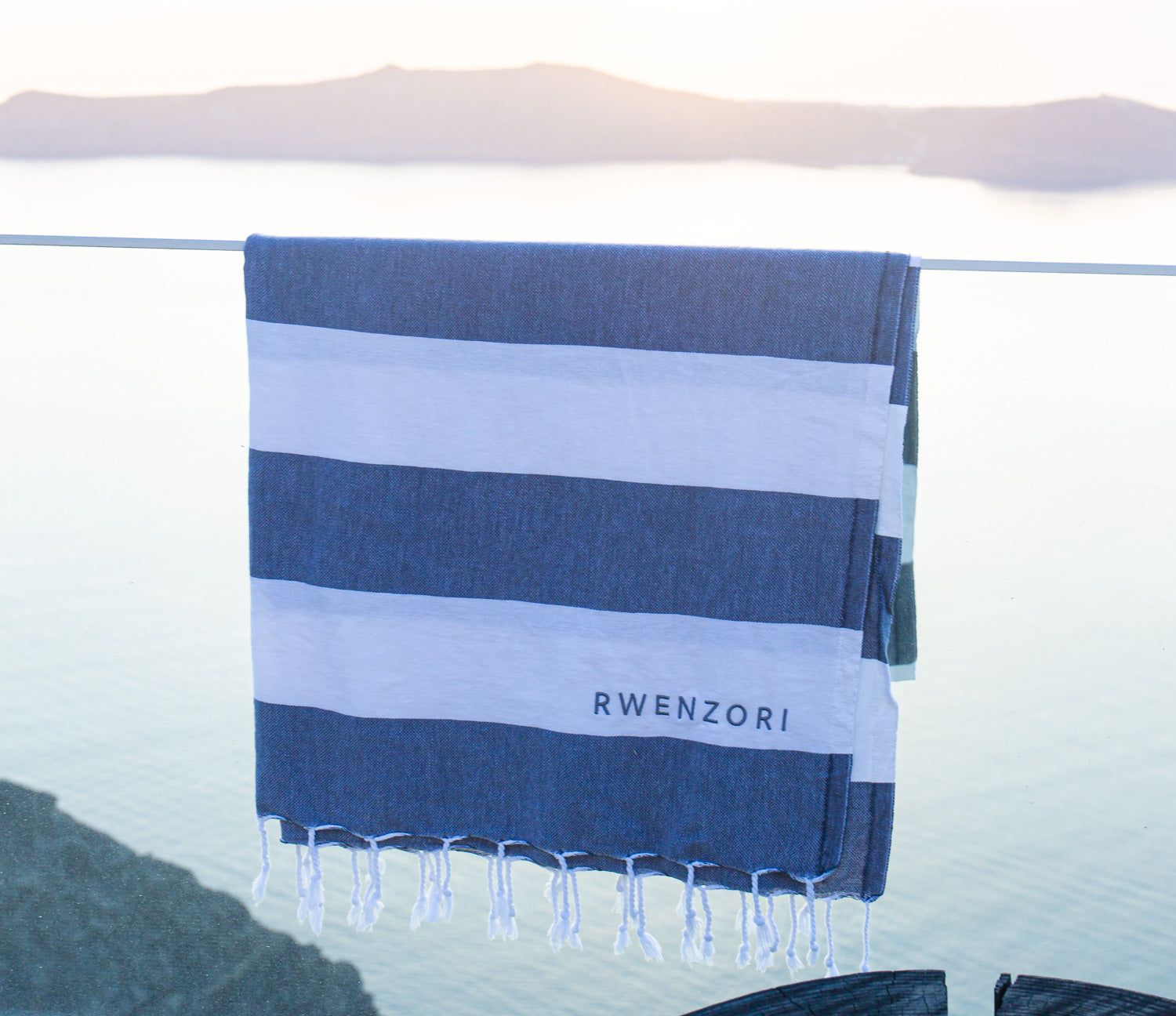 Rwenzori Turkish towel made from 100% premium cotton – lightweight and quick-dry. The perfect travel companion.